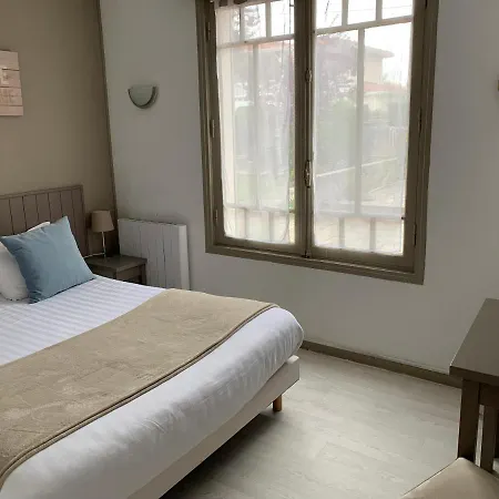 Hotell Logis Hotels - Hotel Et Restaurant L'Oceana 2*