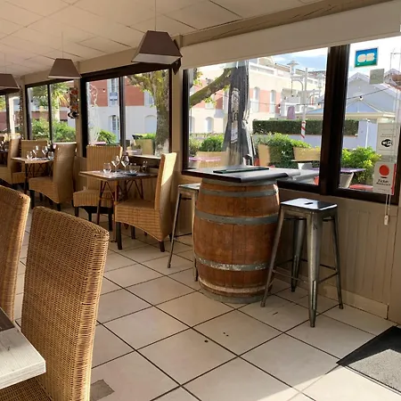 Logis - Et Restaurant L'oceana فندق